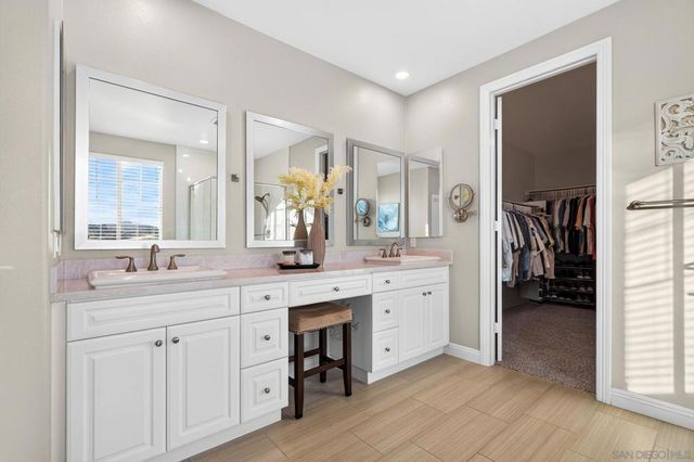 2077 Del Rincon Place, Escondido, CA 92026