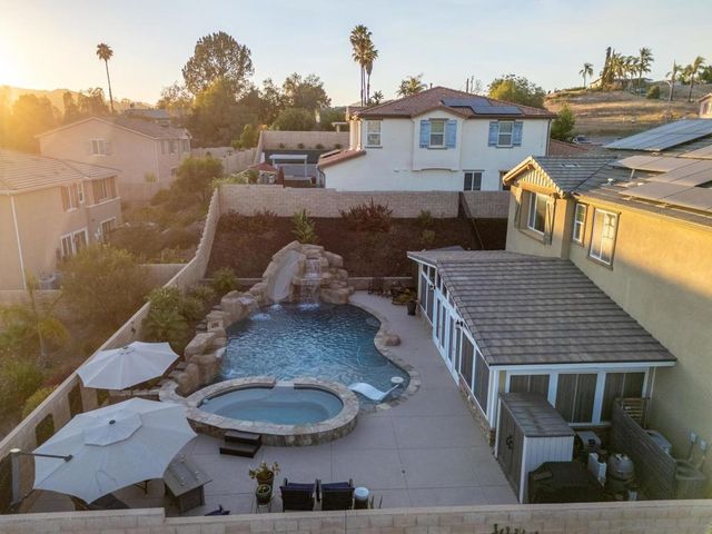 2077 Del Rincon Place, Escondido, CA 92026