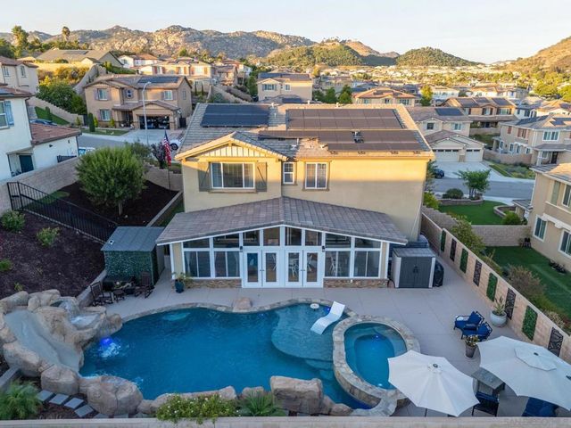 2077 Del Rincon Place, Escondido, CA 92026