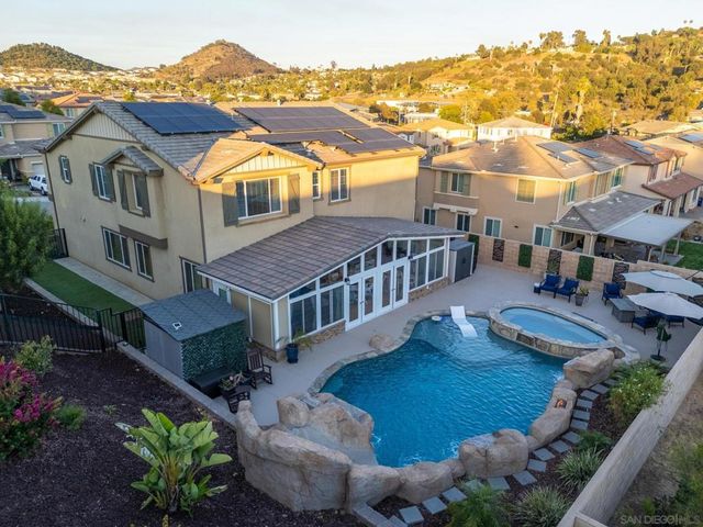 2077 Del Rincon Place, Escondido, CA 92026