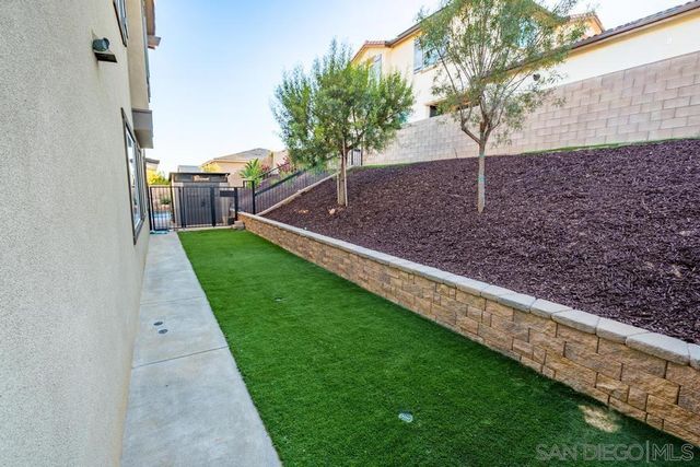 2077 Del Rincon Place, Escondido, CA 92026