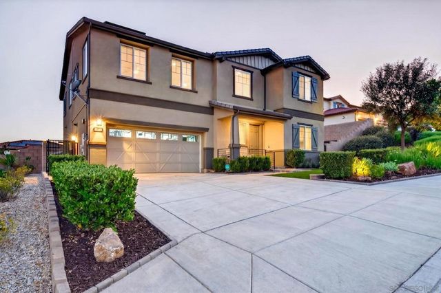 2077 Del Rincon Place, Escondido, CA 92026