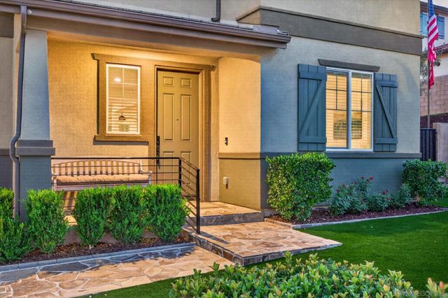 2077 Del Rincon Place, Escondido, CA 92026