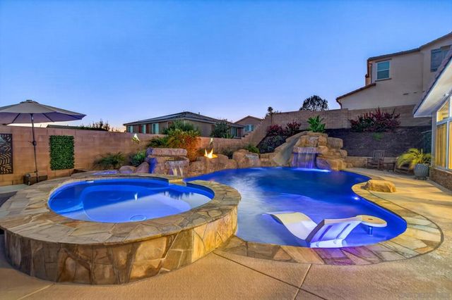 2077 Del Rincon Place, Escondido, CA 92026