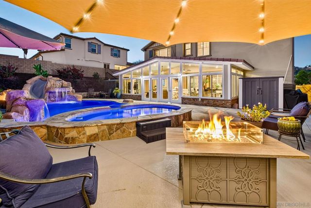 2077 Del Rincon Place, Escondido, CA 92026