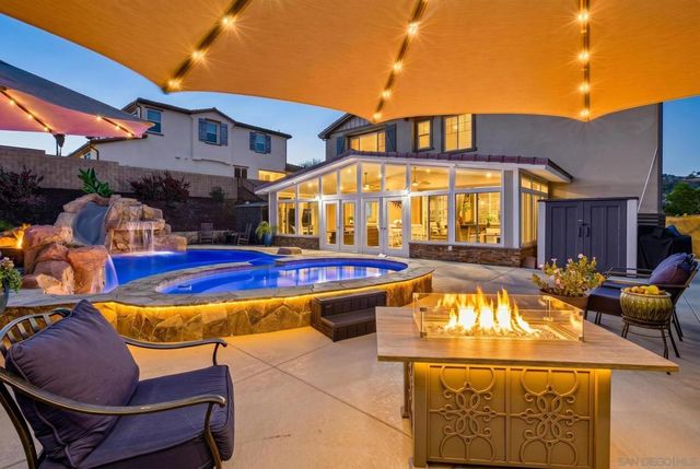2077 Del Rincon Place, Escondido, CA 92026