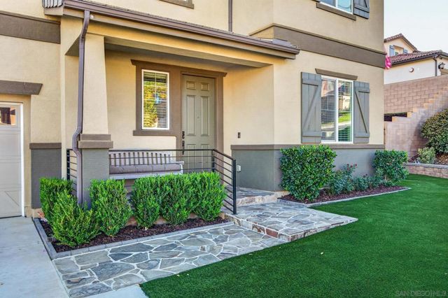 2077 Del Rincon Place, Escondido, CA 92026