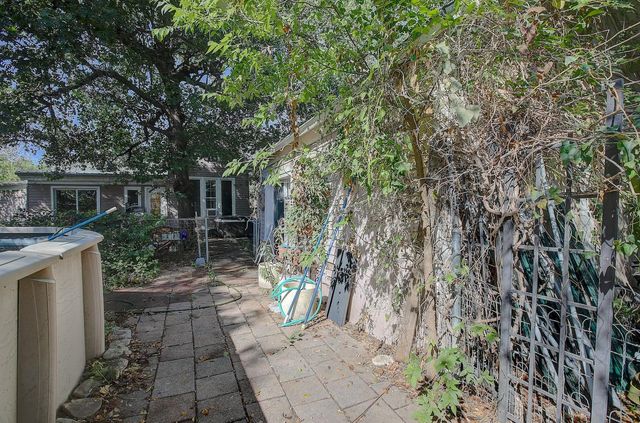 905 S Walnut ST, Georgetown, TX 78626