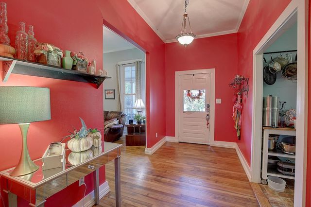 905 S Walnut ST, Georgetown, TX 78626