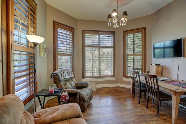 905 S Walnut ST, Georgetown, TX 78626