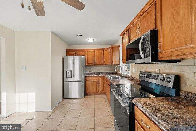 408 HAMILTON ST, Fredericksburg, VA 22408