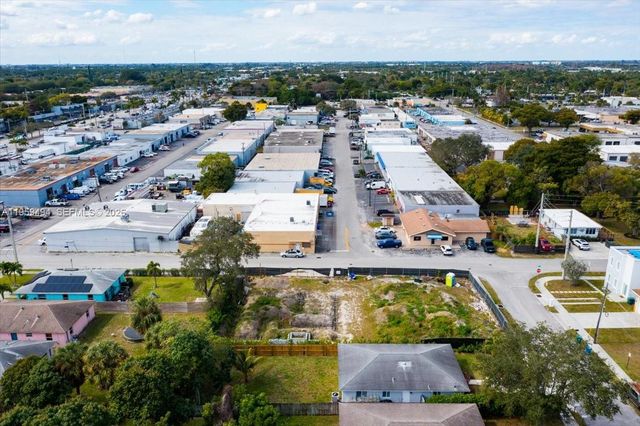 3250 NE 3rd Ave, Oakland Park, FL 33334