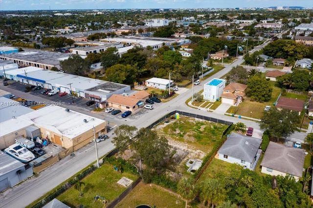 3250 NE 3rd Ave, Oakland Park, FL 33334