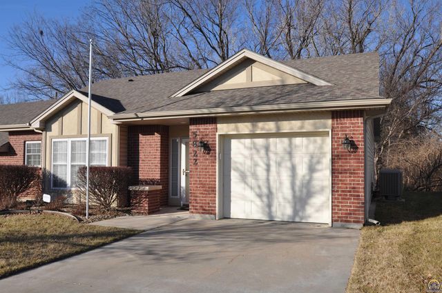 5822 SW Sterling LN, Topeka, KS 66604