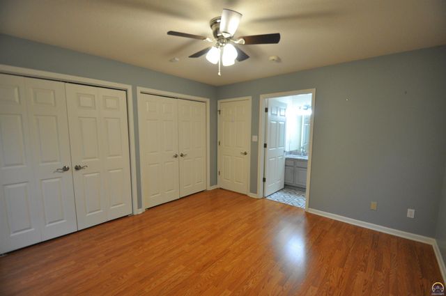 5822 SW Sterling LN, Topeka, KS 66604