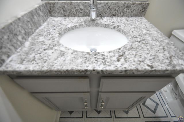 5822 SW Sterling LN, Topeka, KS 66604