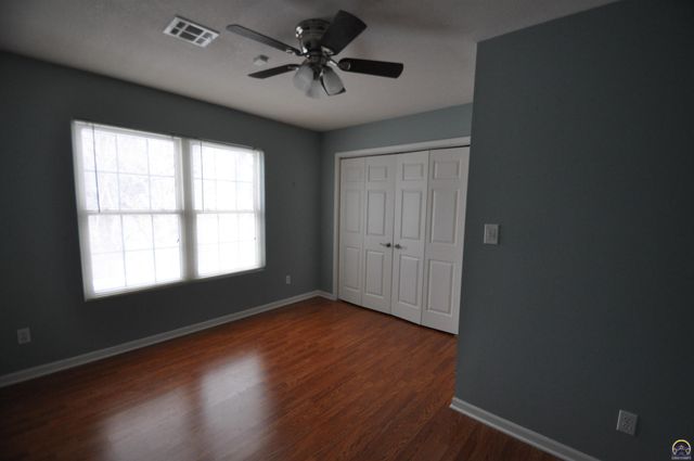 5822 SW Sterling LN, Topeka, KS 66604