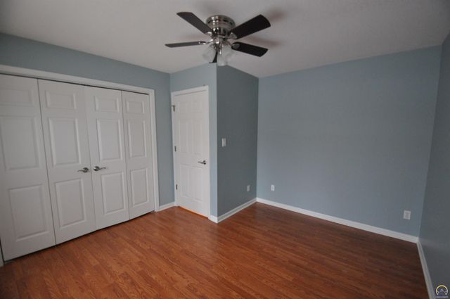 5822 SW Sterling LN, Topeka, KS 66604