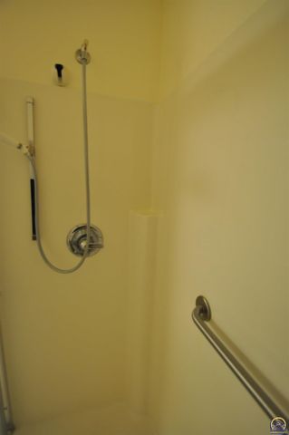 5822 SW Sterling LN, Topeka, KS 66604