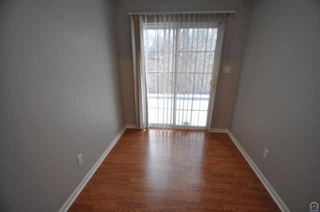 5822 SW Sterling LN, Topeka, KS 66604