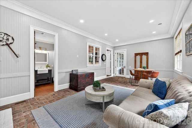 2135 Sharon Avenue, Charlotte, NC 28211