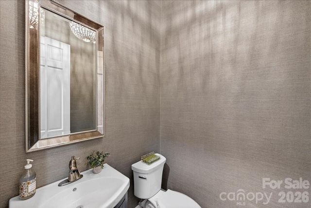 2135 Sharon Avenue, Charlotte, NC 28211