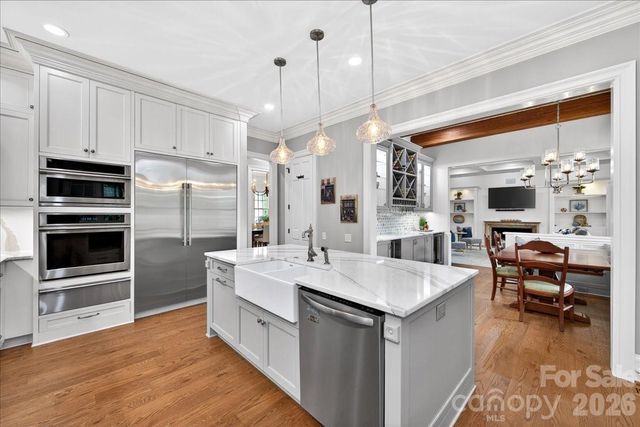 2135 Sharon Avenue, Charlotte, NC 28211