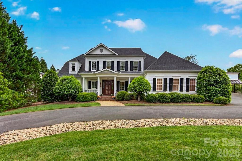 2135 Sharon Avenue, Charlotte, NC 28211