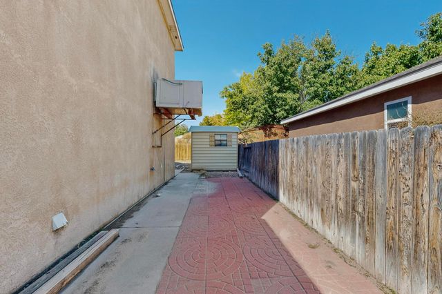 1221 Tanglewood Place NW, Albuquerque, NM 87120