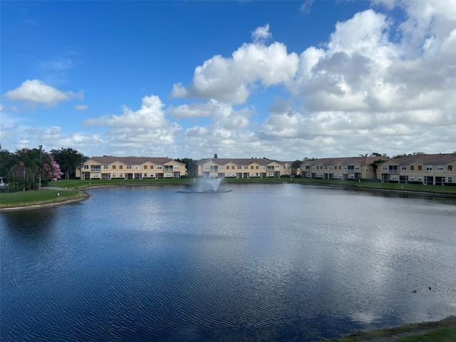 3688 PARKRIDGE CIRCLE 27-201, Sarasota, FL 34243