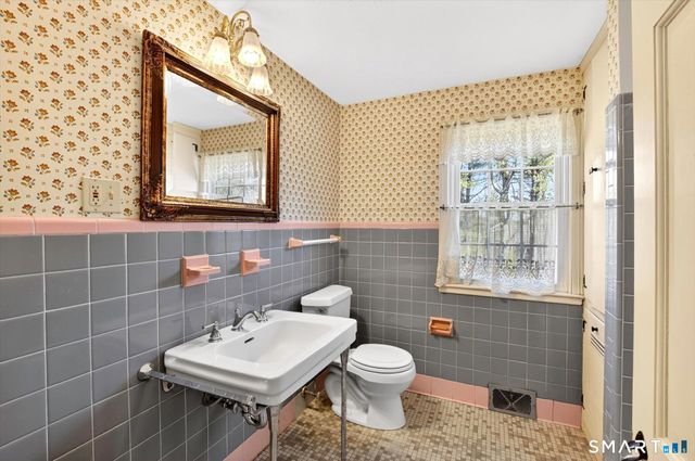 89 Hop Brook Road, Simsbury, CT 06070