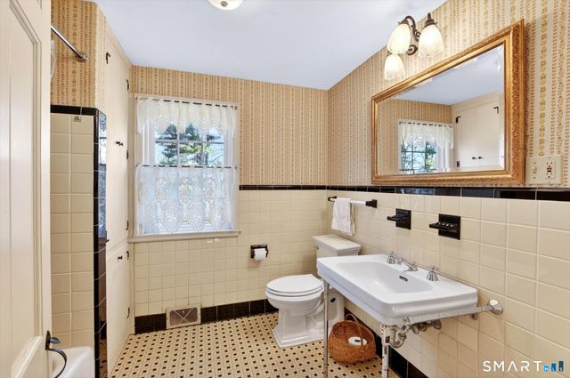 89 Hop Brook Road, Simsbury, CT 06070