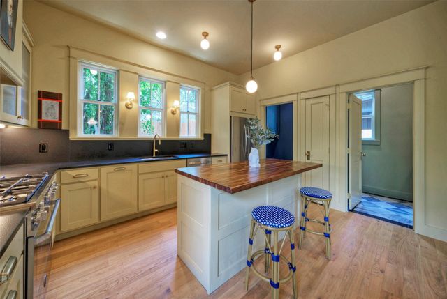 3309 Larry LN 2, Austin, TX 78722