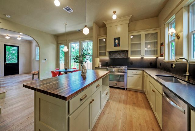 3309 Larry LN 2, Austin, TX 78722