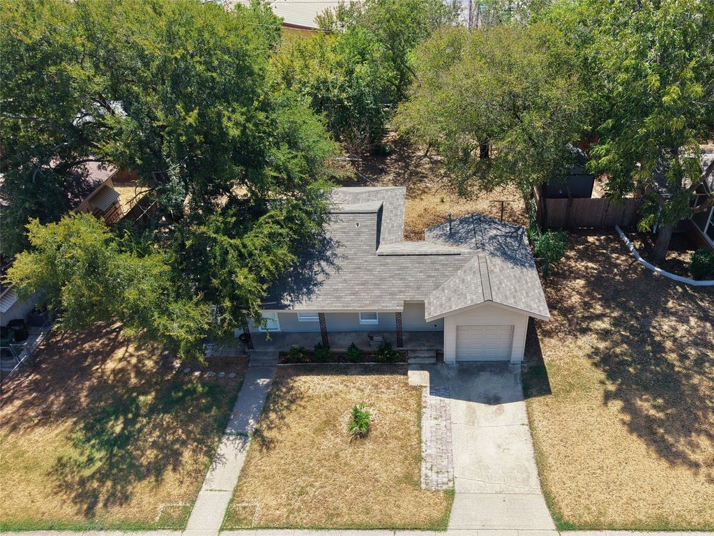 424 E Ellen Avenue, Hurst, TX 76053 — exterior