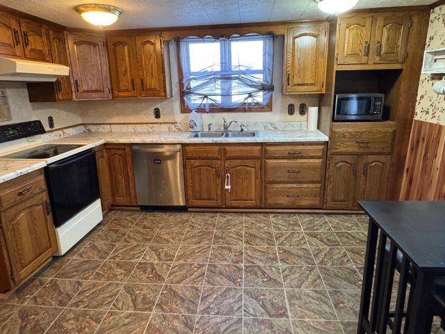 44028 220th Street, Roseau, MN 56751