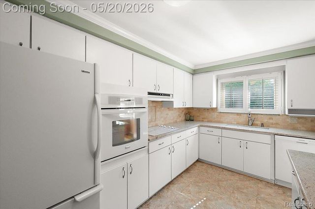 28416 Westerleigh Road, Farmington Hills, MI 48334