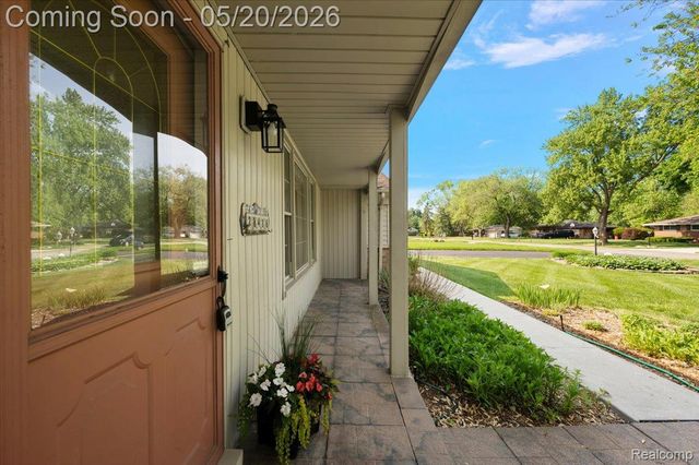 28416 Westerleigh Road, Farmington Hills, MI 48334