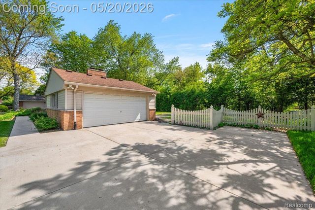 28416 Westerleigh Road, Farmington Hills, MI 48334