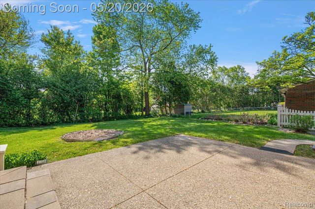 28416 Westerleigh Road, Farmington Hills, MI 48334