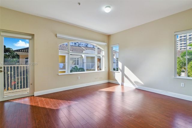 2707 NE 184th Ter, Aventura, FL 33160