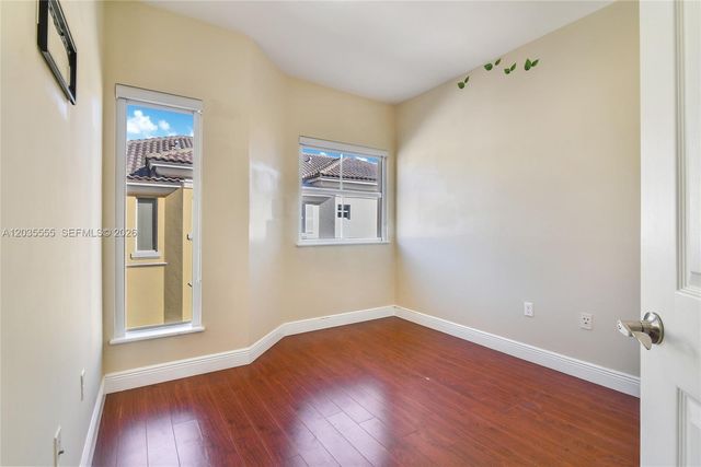 2707 NE 184th Ter, Aventura, FL 33160