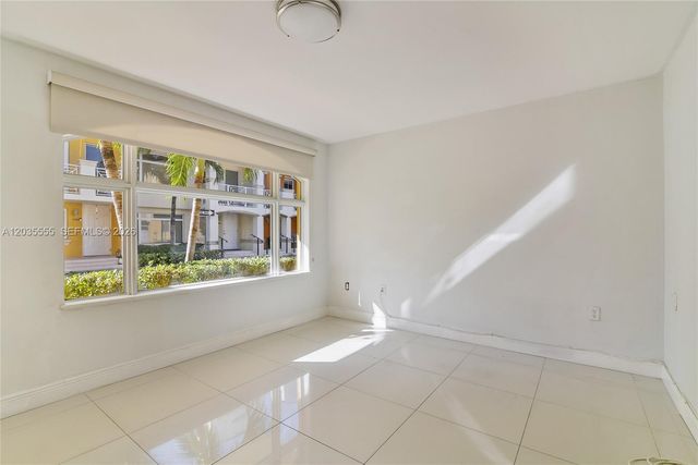2707 NE 184th Ter, Aventura, FL 33160