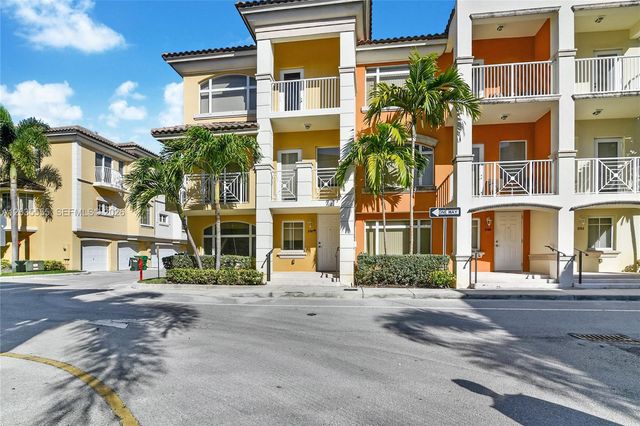 2707 NE 184th Ter, Aventura, FL 33160