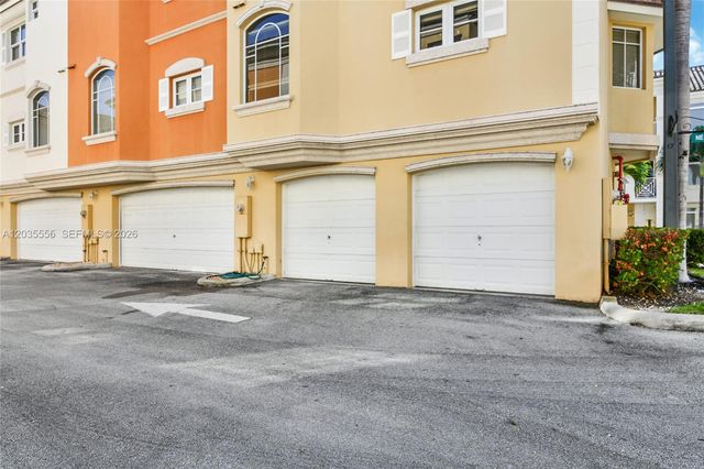 2707 NE 184th Ter, Aventura, FL 33160