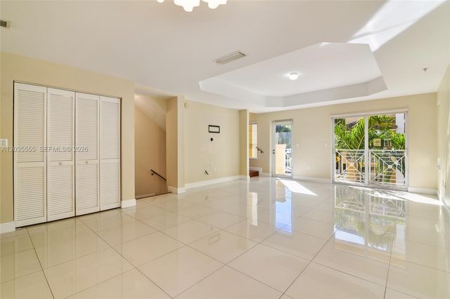 2707 NE 184th Ter, Aventura, FL 33160