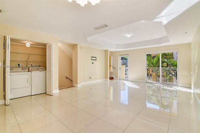 2707 NE 184th Ter, Aventura, FL 33160