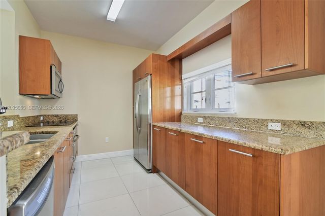 2707 NE 184th Ter, Aventura, FL 33160