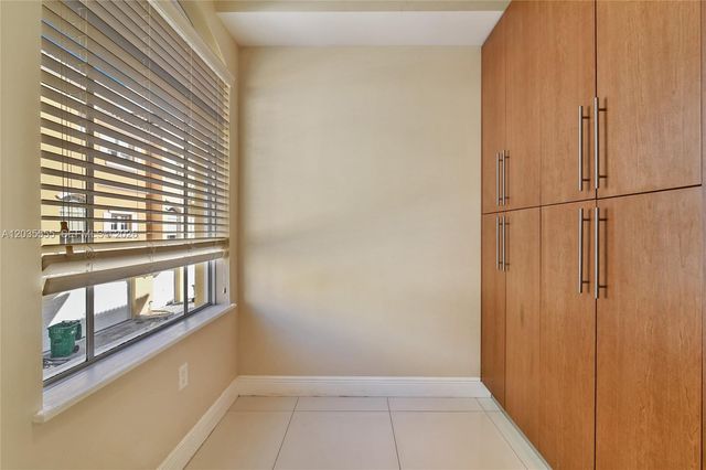 2707 NE 184th Ter, Aventura, FL 33160