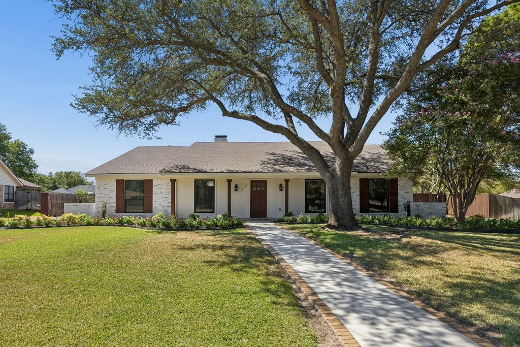 317 Pebble Knoll, Highland Village, TX 75077 — exterior